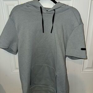Underarmour Short Sleeved Hoodie Size Large